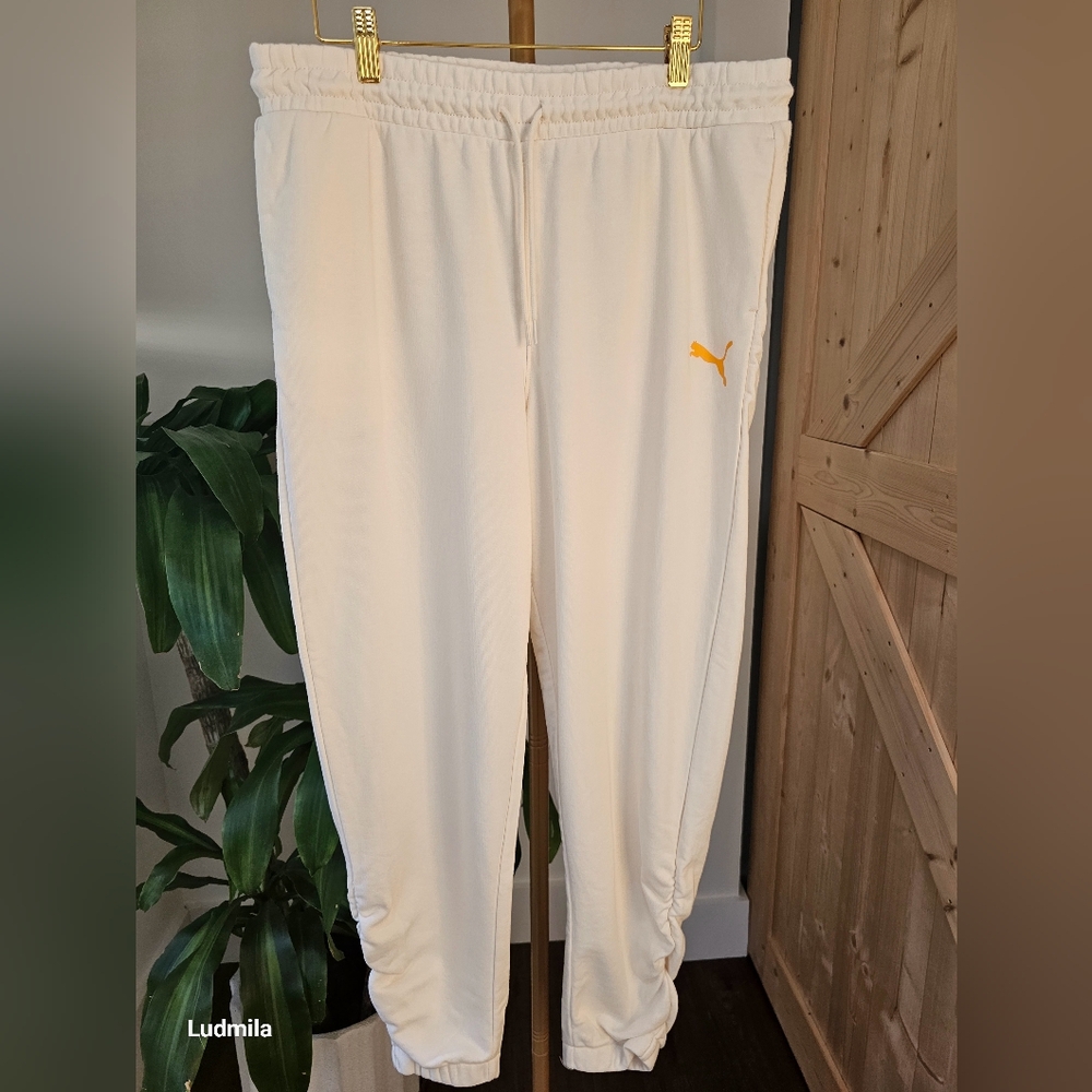 PUMA size L ivory women's sweatpants